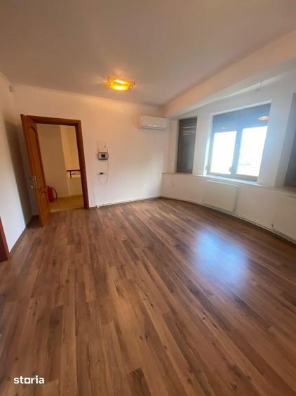 Casă cu 7 camere cu Canalizare în Ultracentral