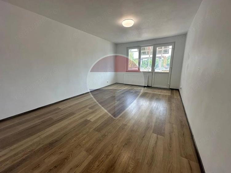 Apartament cu 4 camere decomandat în Craiter