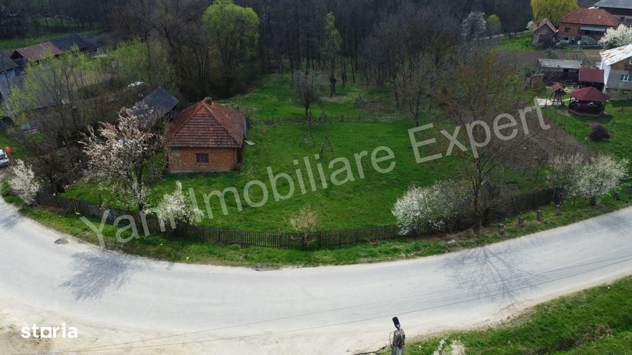 Casă cu 2 camere cu Teren 5800 Mp în Valea Danului