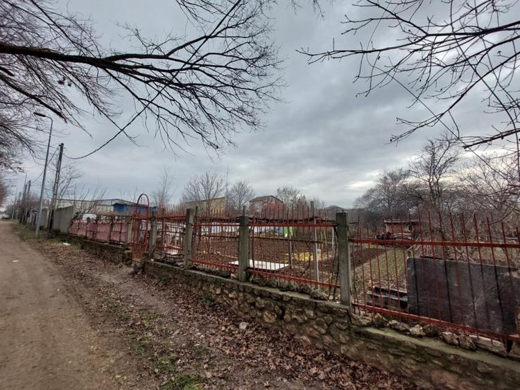 Teren Construcții intravilan de 2300 mp, în Kamsas