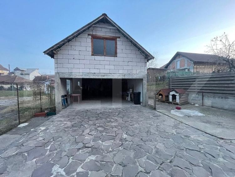 Casă individuală cu 6 camere cu Canalizare în Central