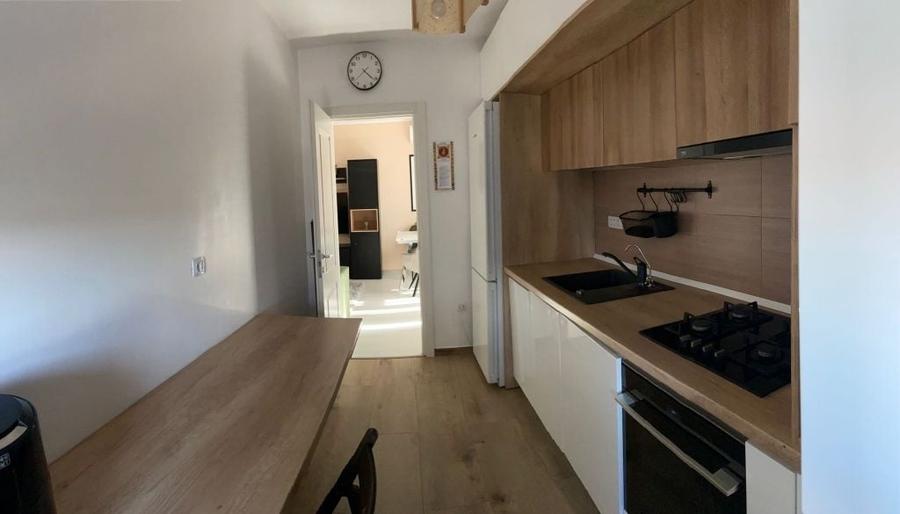 Apartament cu 3 camere decomandat în Nicolina