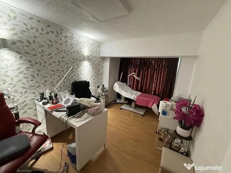 Apartament cu 4 camere decomandat în Central