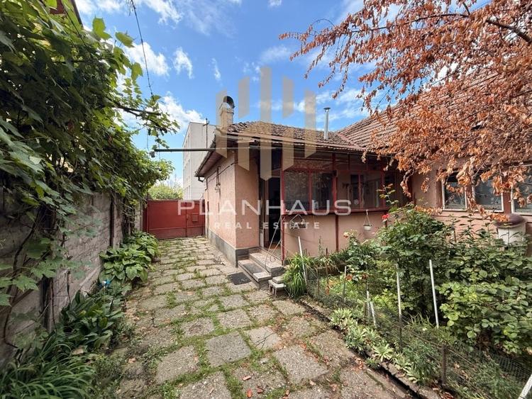 Casă cu 3 camere cu Teren 100 Mp în Central