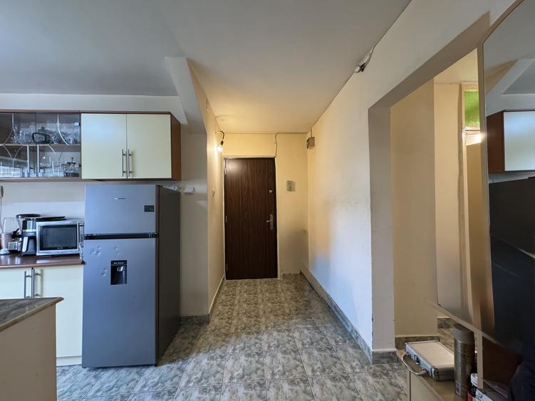 Apartament cu 3 camere decomandat, mobilat în Bucovina