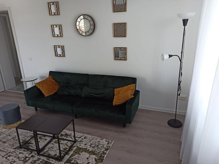 Apartament cu 3 camere decomandat, mobilat în Berceni