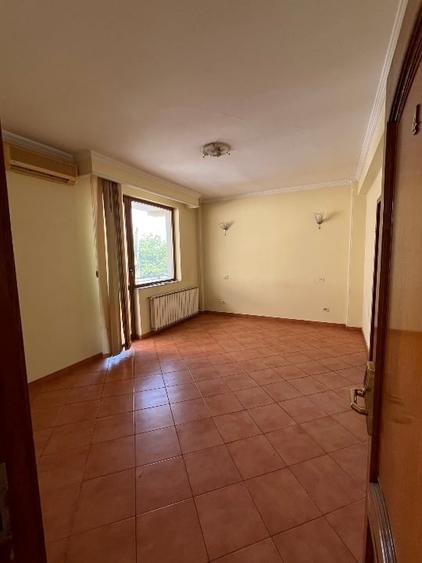 Casă individuală cu 5 camere cu Teren 783 Mp în Roșu