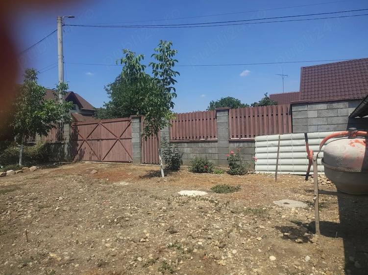 Casă cu 5 camere cu Teren 1300 Mp în Central
