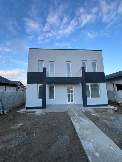 Casă cu 4 camere cu Teren 300 Mp în Exterior Vest