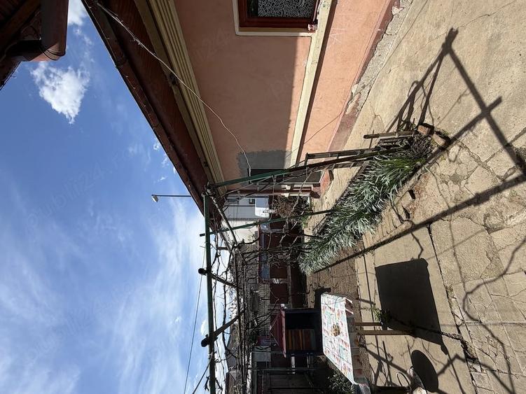 Casă cu Teren 300 Mp în Central