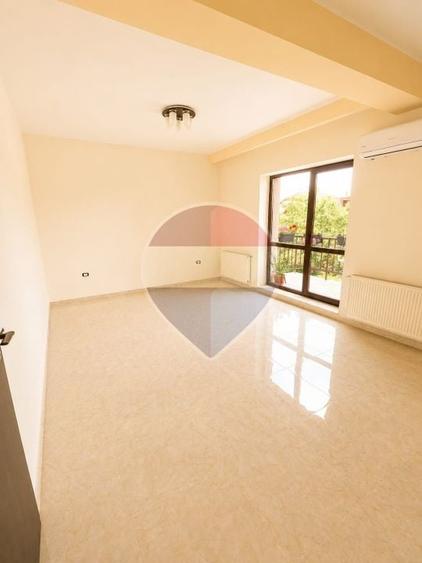 Casă / Vilă cu 12 camere de vânzare | Fundeni, Sector 2 - 31