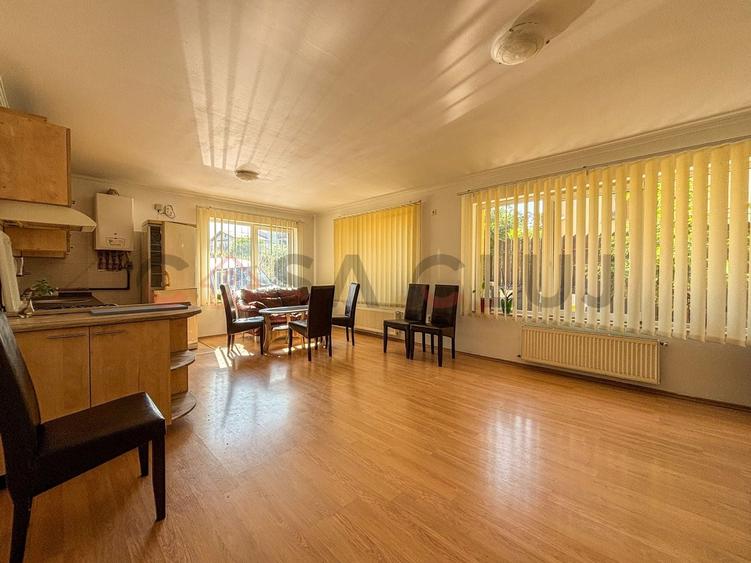 Apartament cu 3 camere semidecomandat, mobilat în Bună Ziua