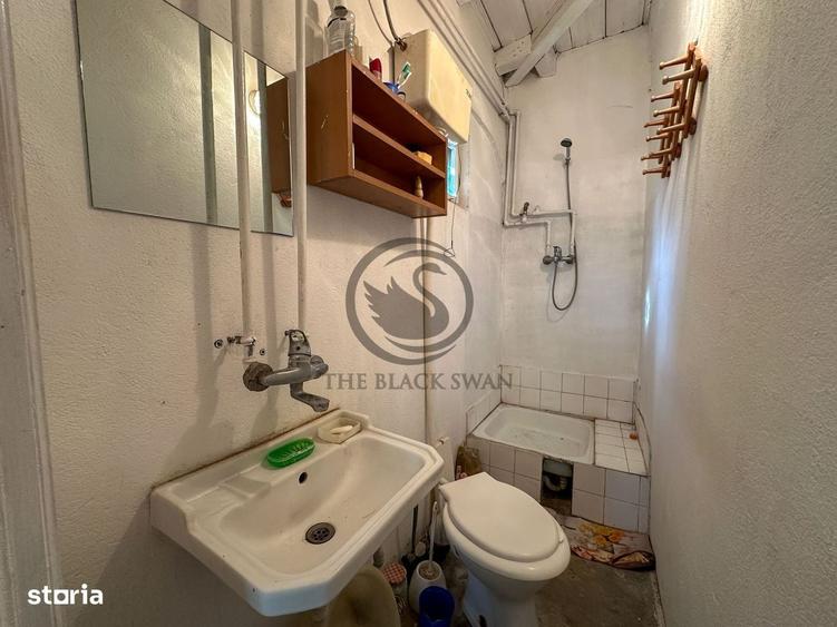 Casă cu 4 camere cu Teren 3808 Mp în Șirna
