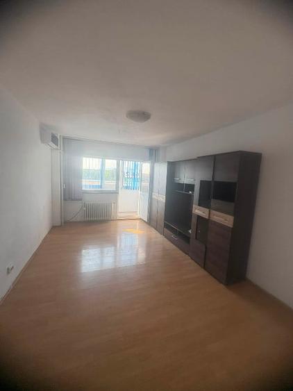 Apartament cu 2 camere decomandat în Triaj