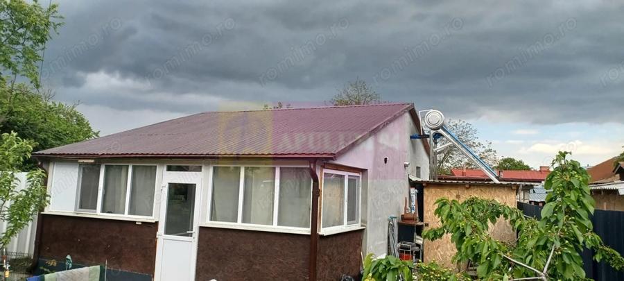 Casă cu 2 camere cu Canalizare în Săbăreni