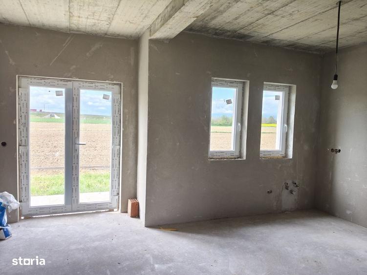 Casă cu 4 camere în Exterior Vest