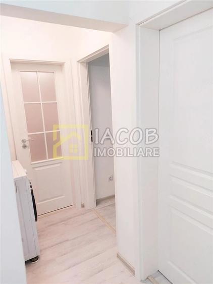 Apartament cu 3 camere decomandat în Republicii