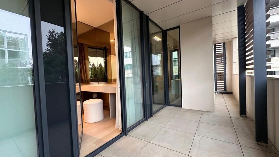 Apartament cu 4 camere semidecomandat, mobilat în Aviatorilor