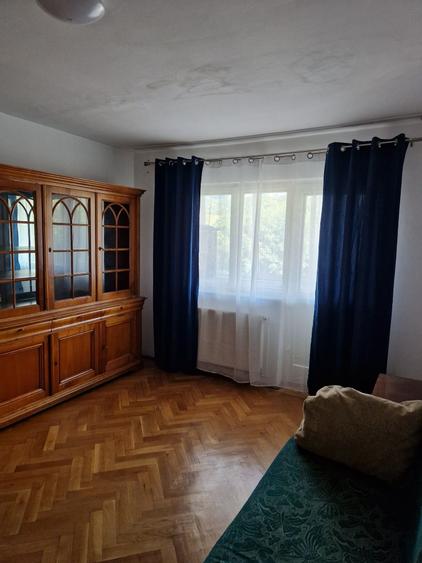 Apartament cu 3 camere decomandat în 7 Noiembrie
