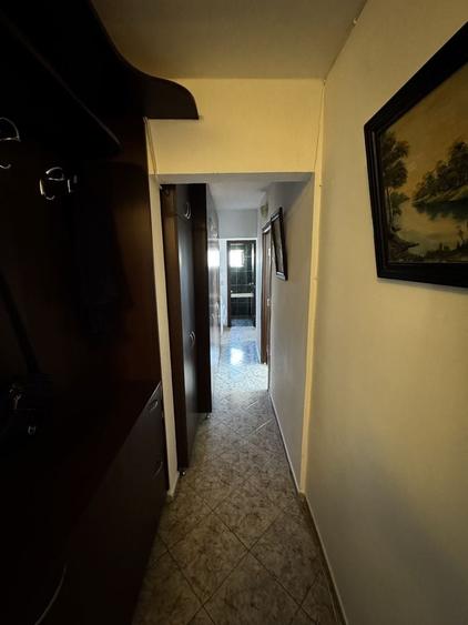 Apartament cu 3 camere decomandat în Craiovița Nouă