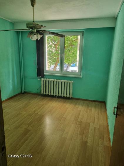 Apartament cu 3 camere semidecomandat în Liviu Rebreanu
