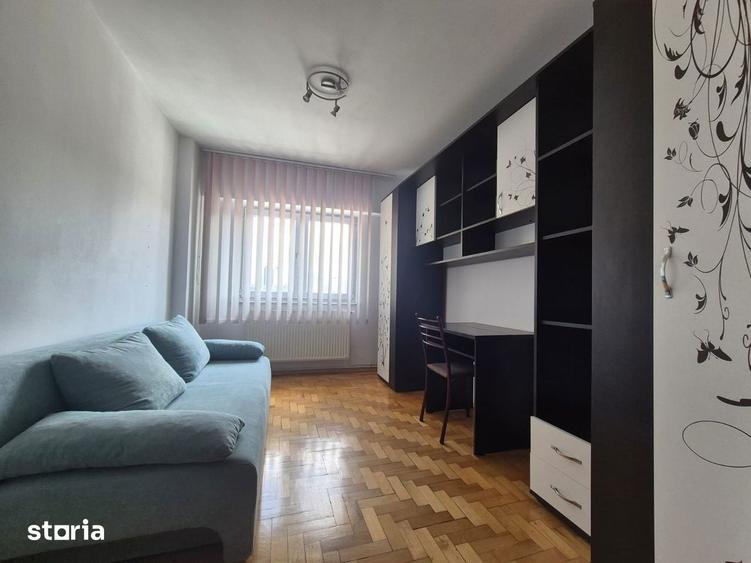 Apartament cu 3 camere decomandat, mobilat în Sud