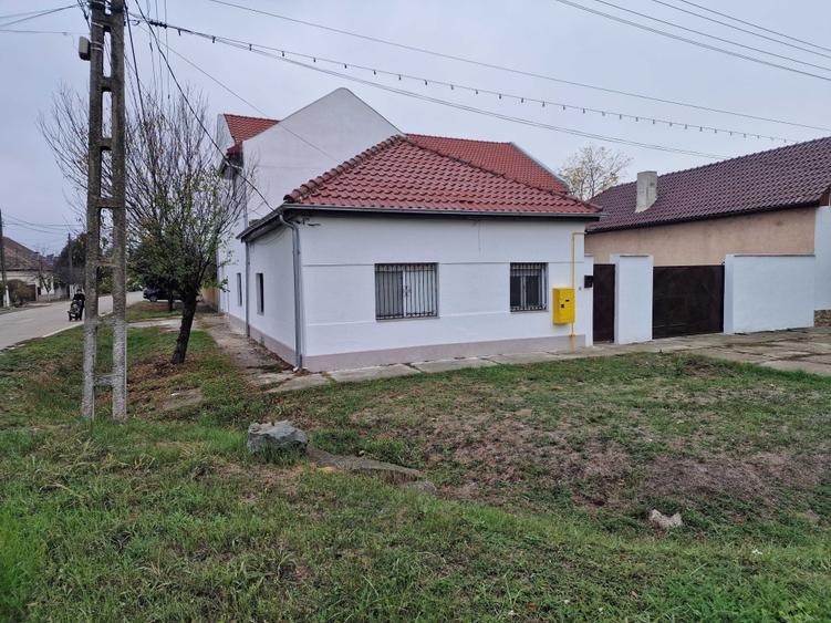 Casă cu 4 camere în Exterior Vest