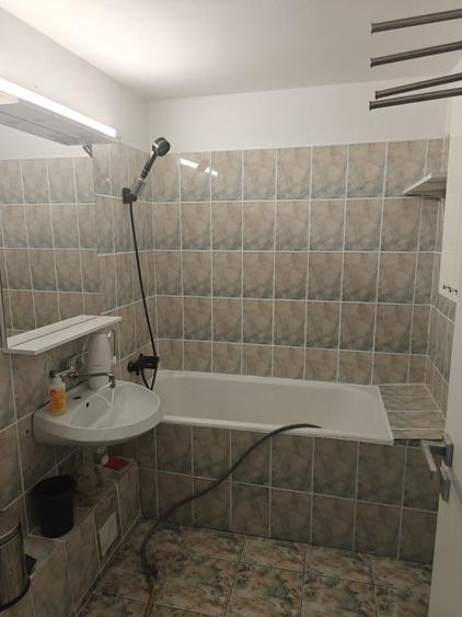 Apartament cu 2 camere semidecomandat în Baicului
