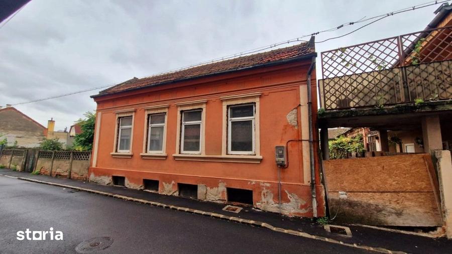 Casă cu 3 camere cu Teren 180 Mp în Eminescu
