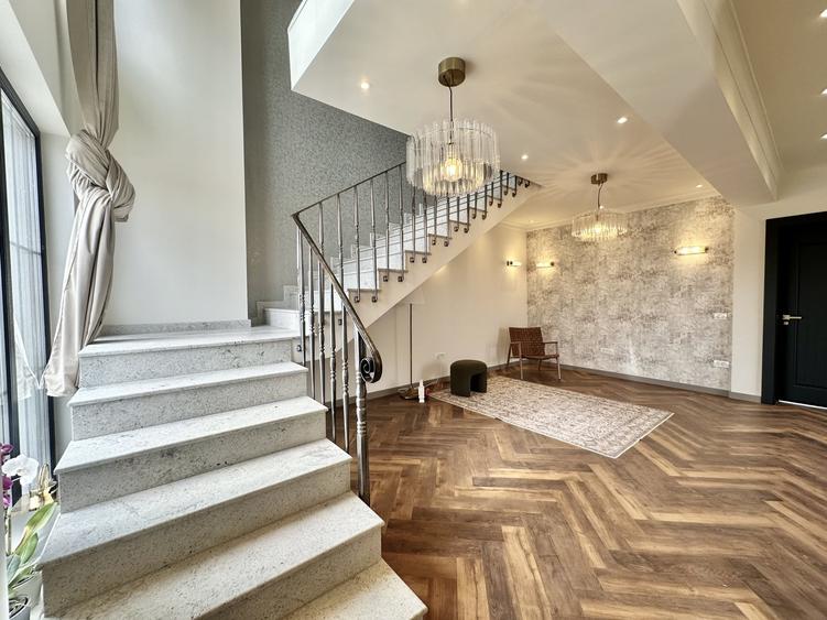 Duplex cu 5 camere cu Canalizare în Moșnița Nouă