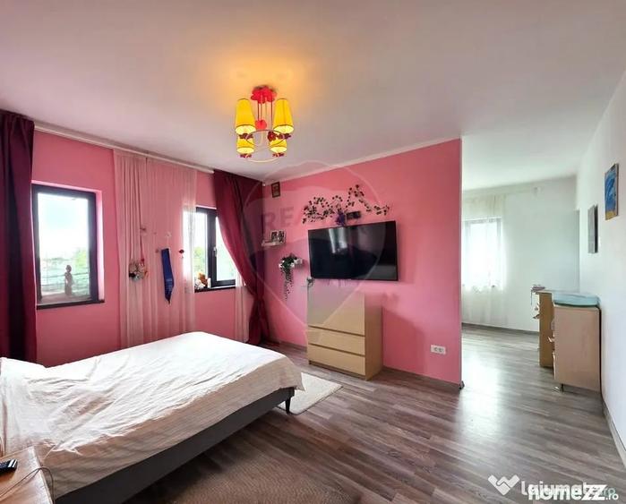 Casă cu 7 camere cu Teren 3200 Mp în Lipia
