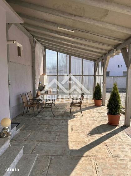 Casă cu 8 camere cu Teren 950 Mp în Calea Poplăcii