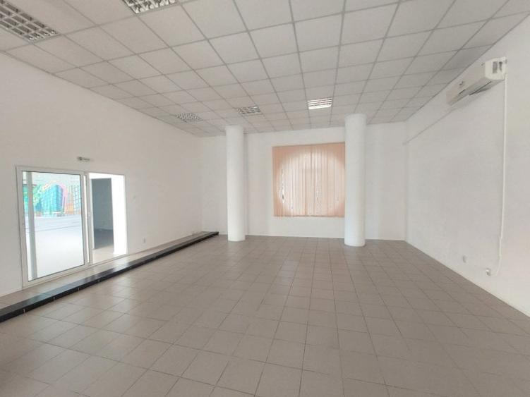 Spațiu comercial, de 360 mp, în Ultimul leu