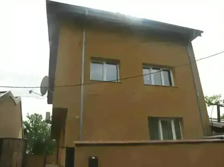 Casă cu 3 camere în Colentina