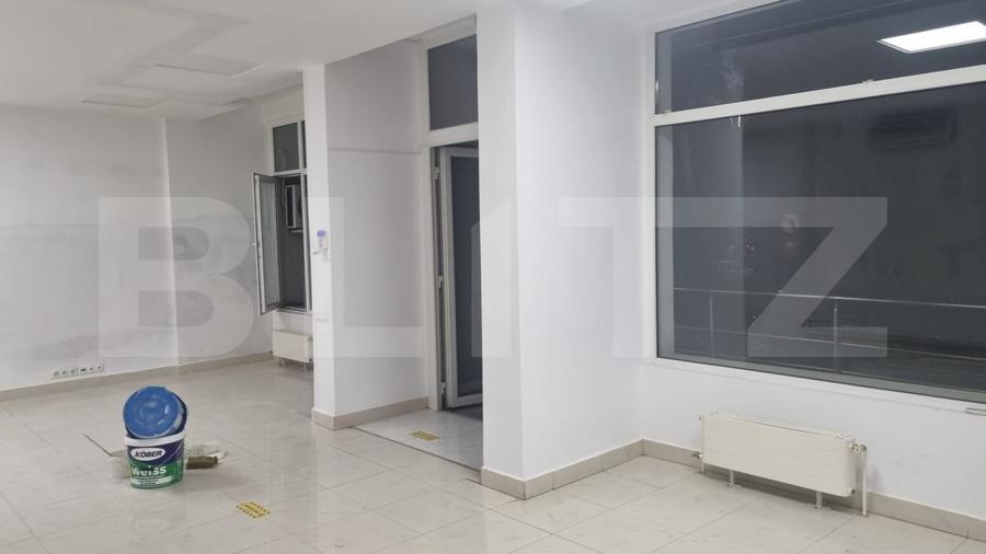 Spațiu comercial, de 72 mp, în Policlinica
