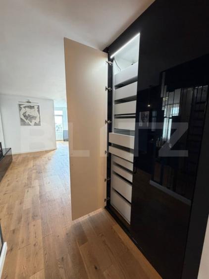 Apartament cu 3 camere semidecomandat în Central