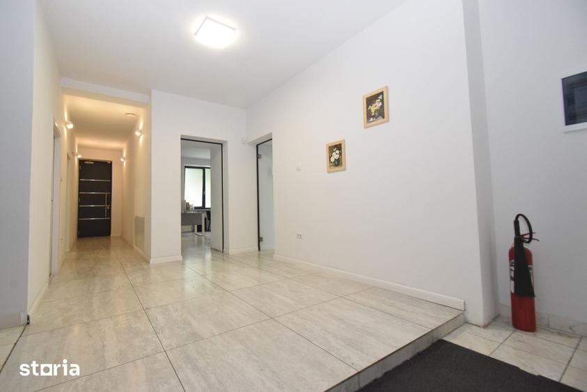 Casă cu 8 camere cu Teren 366 Mp în Calea București