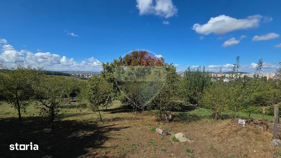 Teren de 4345 mp, în Central