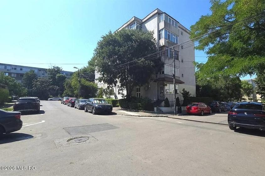 Apartament cu 2 camere decomandat în Far