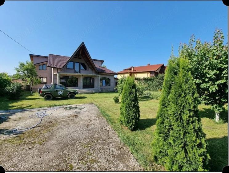 Casă cu 4 camere cu Teren 1939 Mp în Central