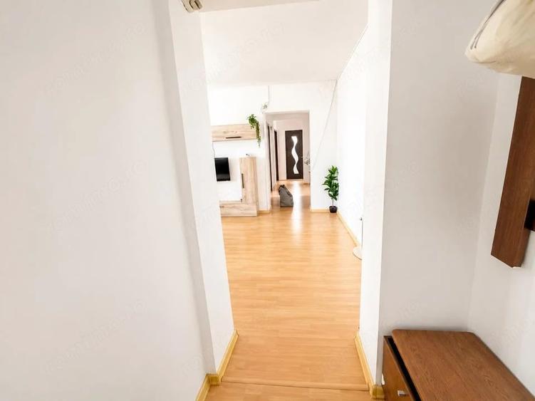 Apartament cu 4 camere semidecomandat în Tomis Nord