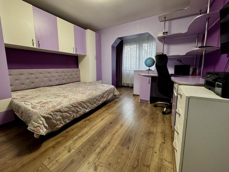 Apartament cu 4 camere decomandat, mobilat în Lipovei