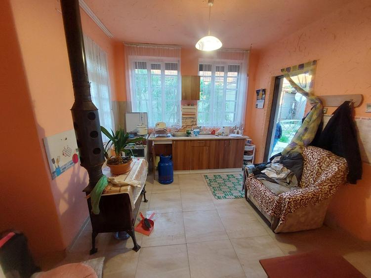 Casă cu 3 camere în Rontău