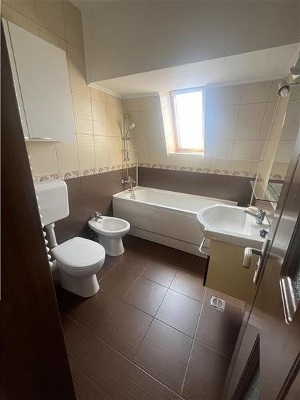 Apartament cu 4 camere decomandat, mobilat în Fundeni