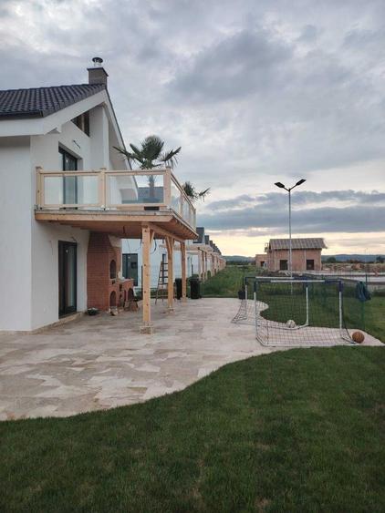 Casă cu 4 camere în Sângeorgiu de Mureș