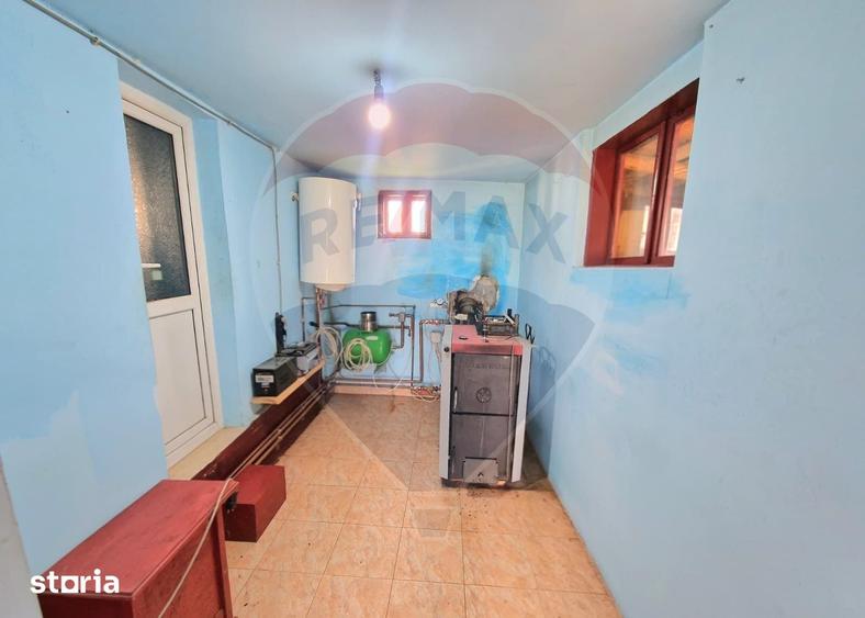 Casă cu 3 camere cu Teren 2254 Mp în Mănăstirea Cașin
