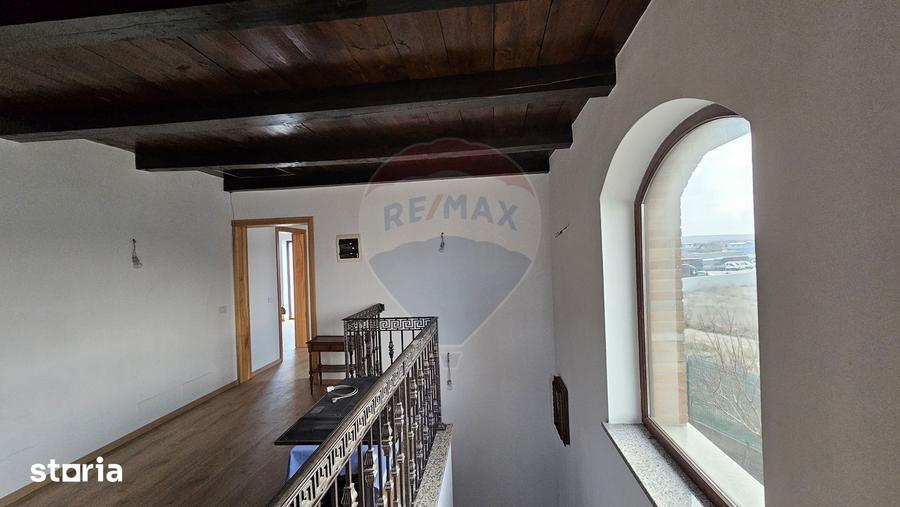 Casă cu 5 camere cu Teren 840 Mp în Șcheia