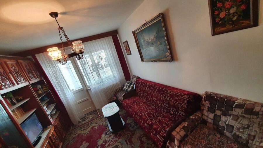 Apartament cu 3 camere semidecomandat în Vest