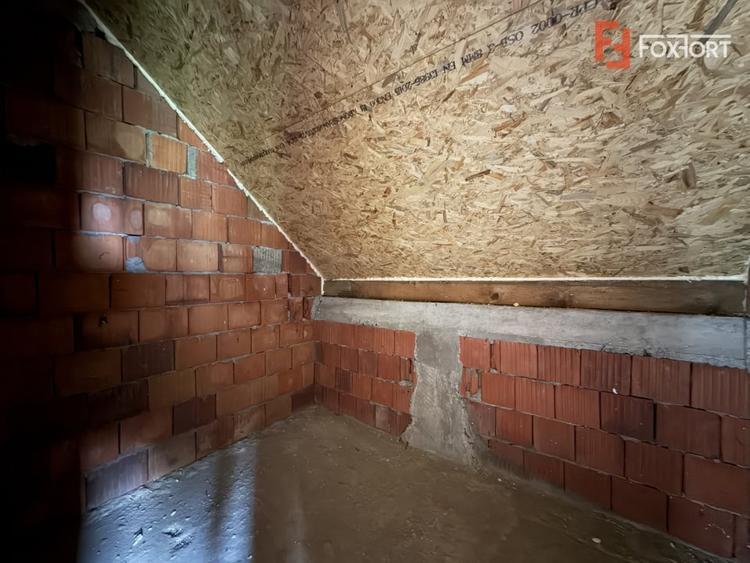 Casă individuală cu 5 camere cu Teren 735 Mp în Sânmihaiu Român