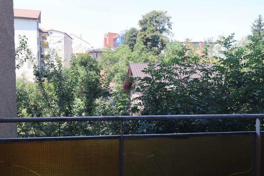 Apartament cu 3 camere decomandat, mobilat în Central